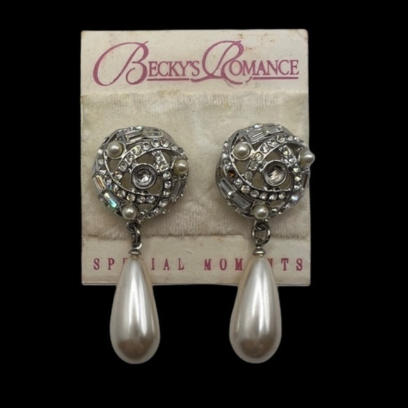 RHINESTONE and Faux Pearl Special Occassion Earrings - Picture 1 of 2